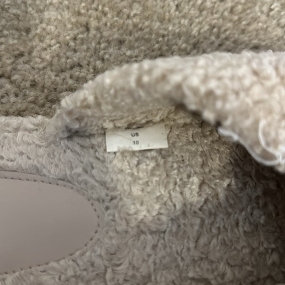 Abercrombie & Fitch Slippers - Picture 3 of 4